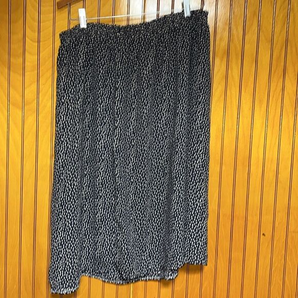 Bobbie Brooks polkadot Skirt in navy blue and white size medium - Picture 3 of 5